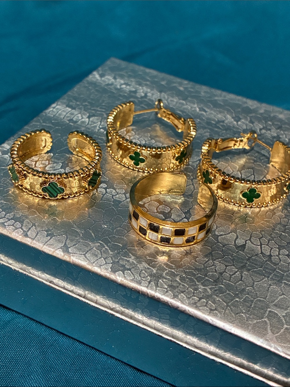 Gold-Tone Green Clover & Black Check Stackable Rings & Earrings Fashion Jewelry
